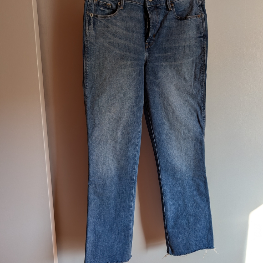 Old Navy Women's Classic Blue Cropped Jeans - Picture 6 of 6